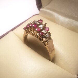 1984 10K Gold Waterfall Cluster Ring 3g Size 6.5  Four small stones missing